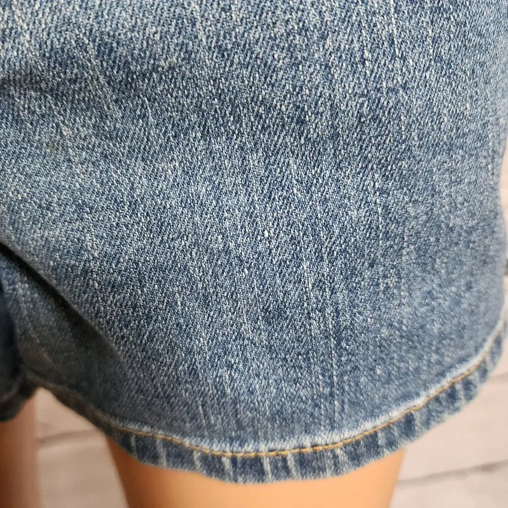 Vintage 2003 Levi’s Red Tab Denim Shorts - Size 9 - Mid Rise 10